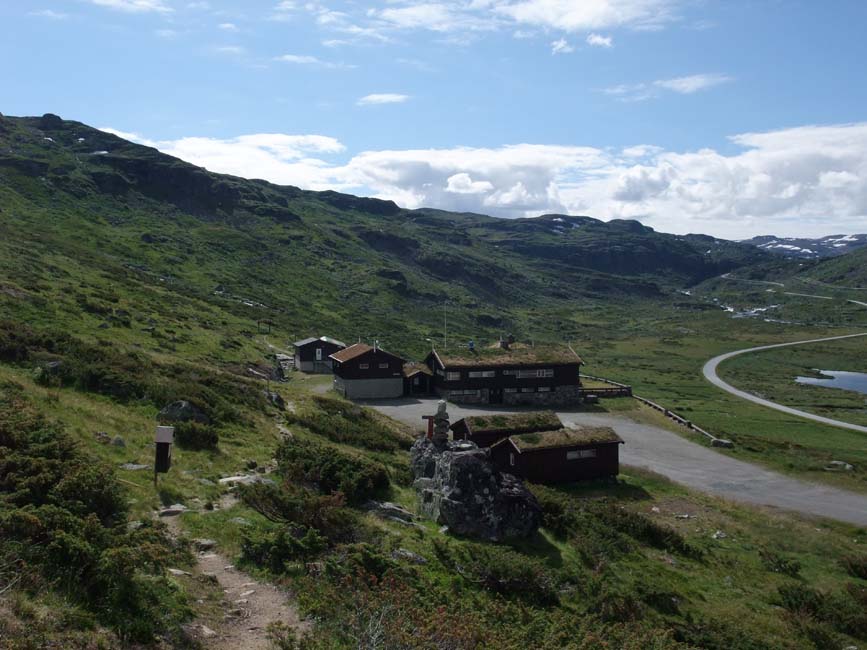 Bryllupsreise på fjellet: Steinbergdalshytta ligger naturskjønt til, men er lett å nå med bil. Stedet er et strålende utgangspunkt for korte og lange turer i Aurlandsdalen og Skarveheimen. 